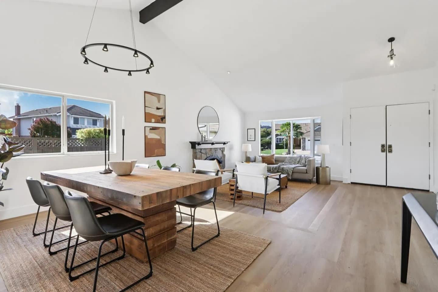 1100 Ramblewood Way4