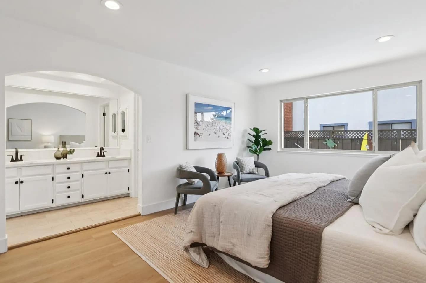 1100 Ramblewood Way3