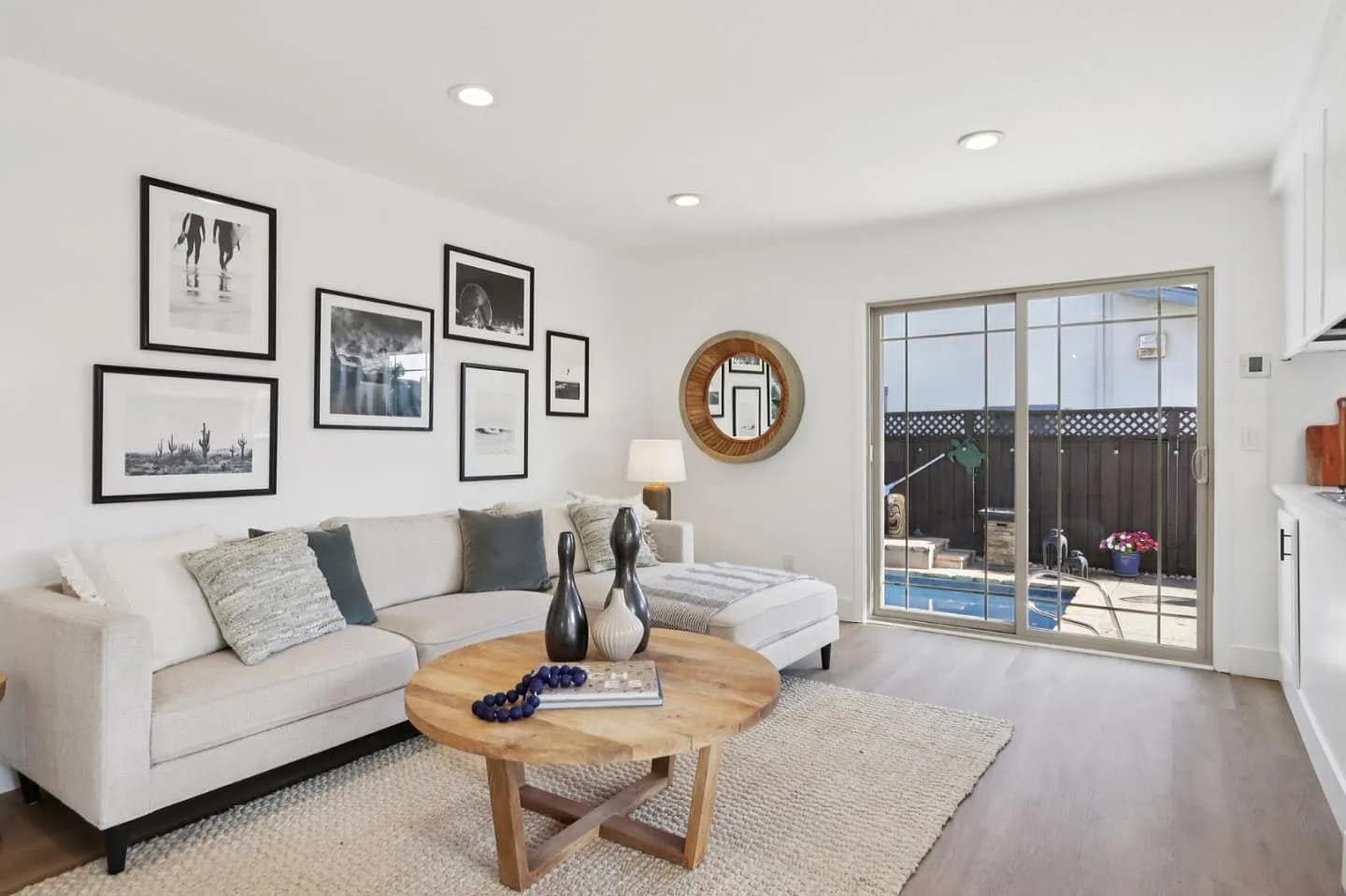 1100 Ramblewood Way1