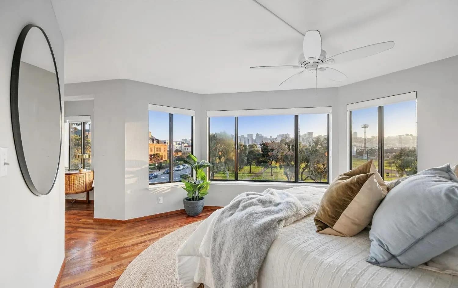 3501 Laguna Street12