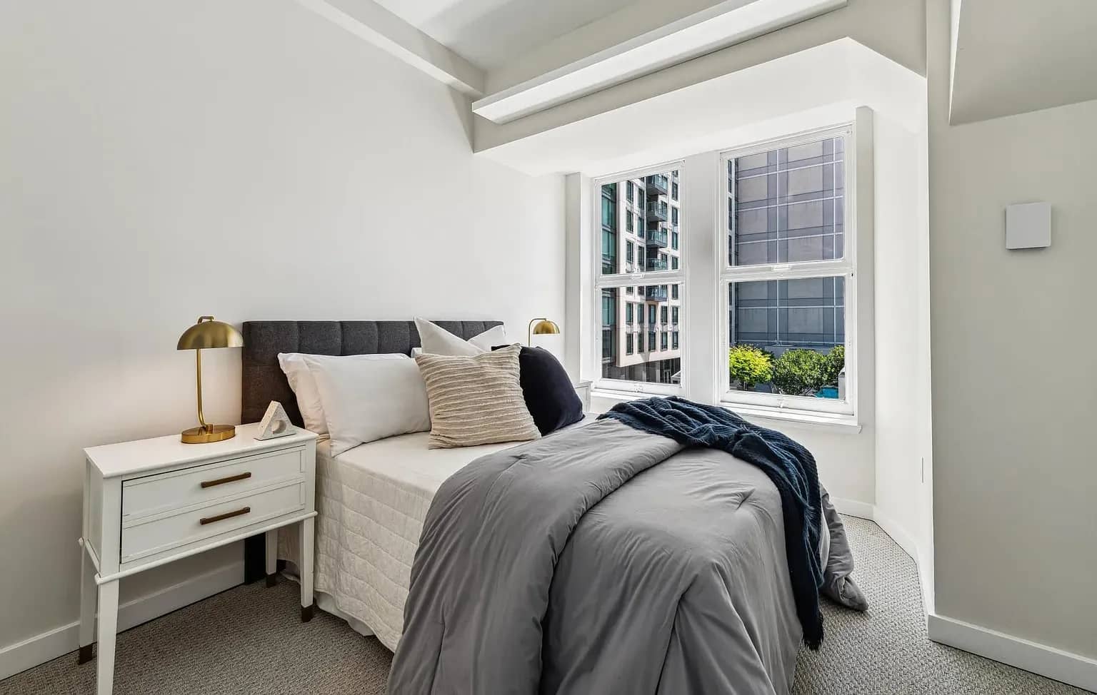 1615 Broadway14